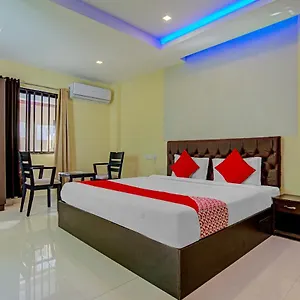 Oyo Flagship 77876 Amigo Suites Hotel